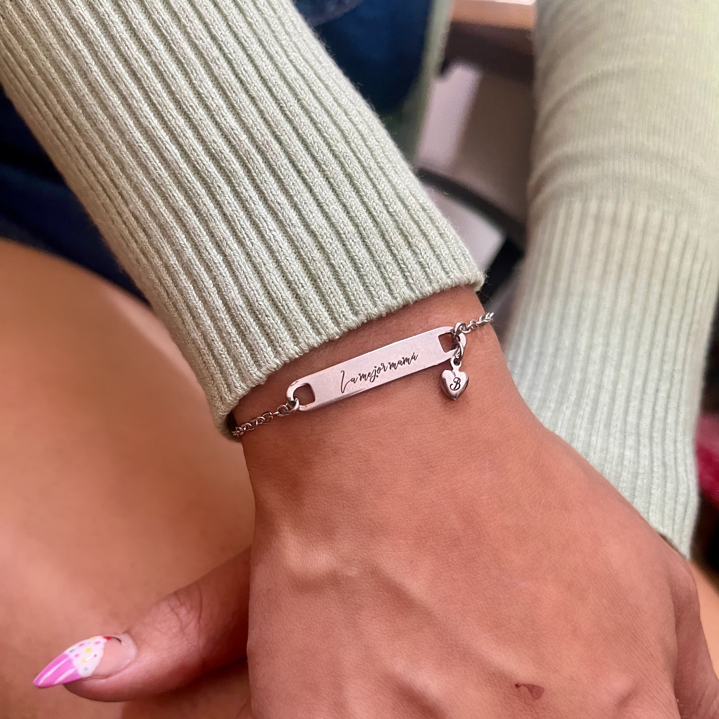 Pulsera personalizada la mejor mamá y mini corazón con inicial