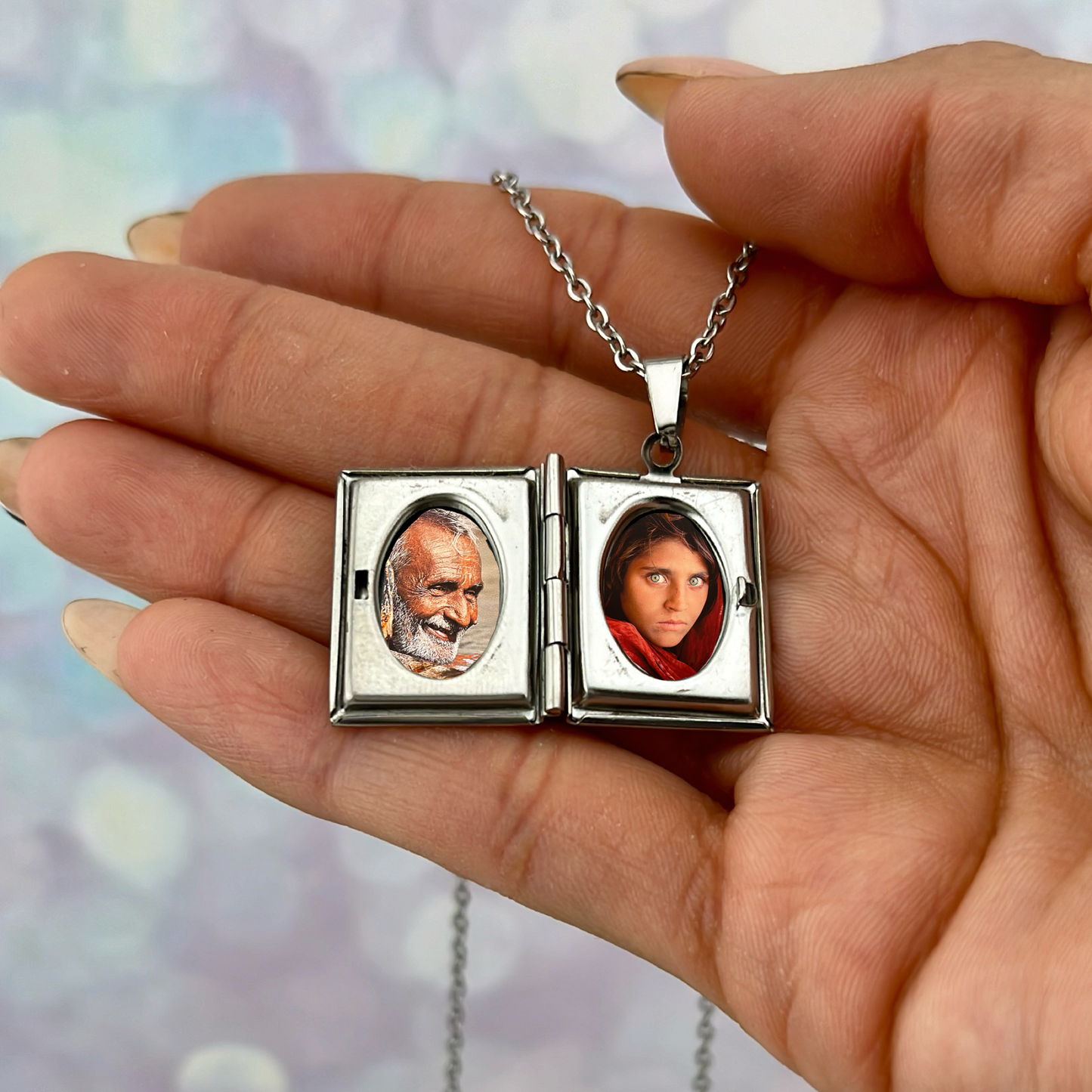 Collar relicario libro