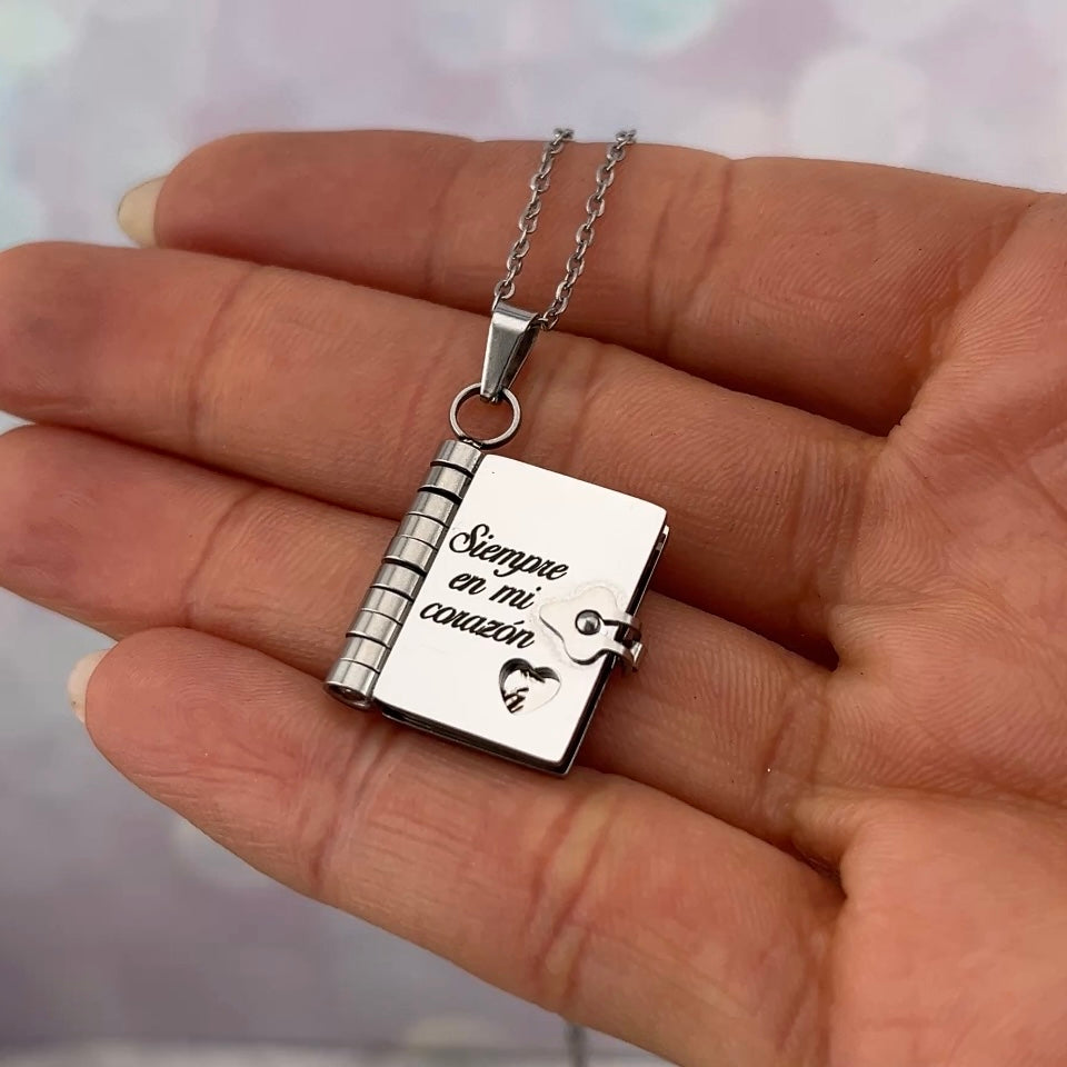 Collar de libro con fotos
