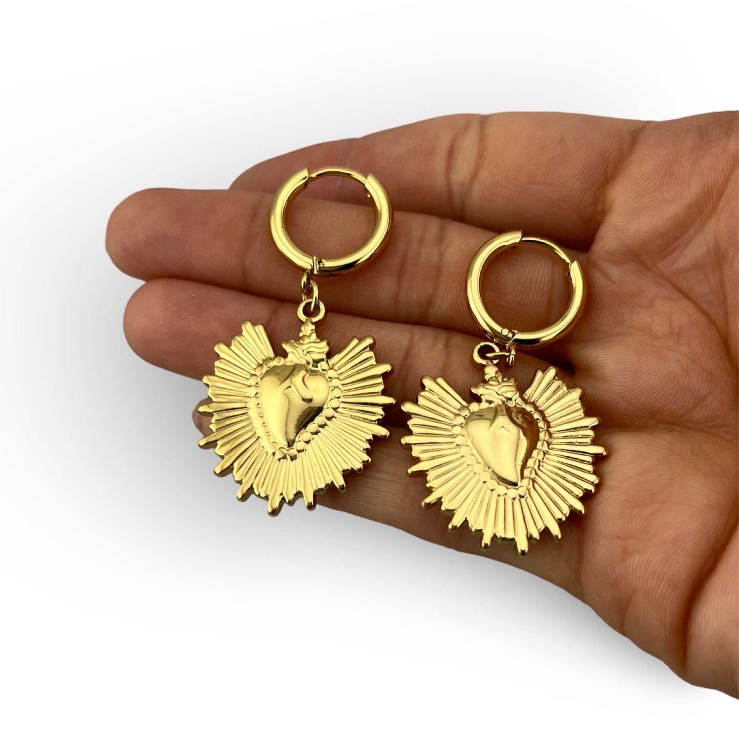 Conjunto sagrado corazón (aretes y collar)