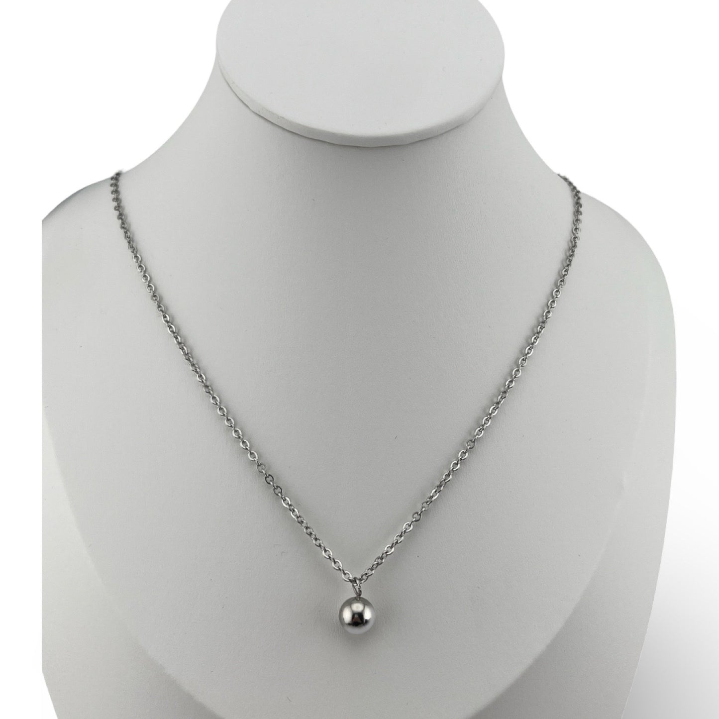 Collares delicados de bolitas