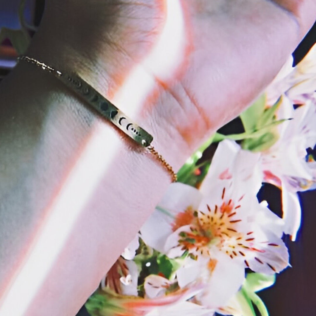 Pulsera delicada de acero inoxidable de barra con ciclo lunar