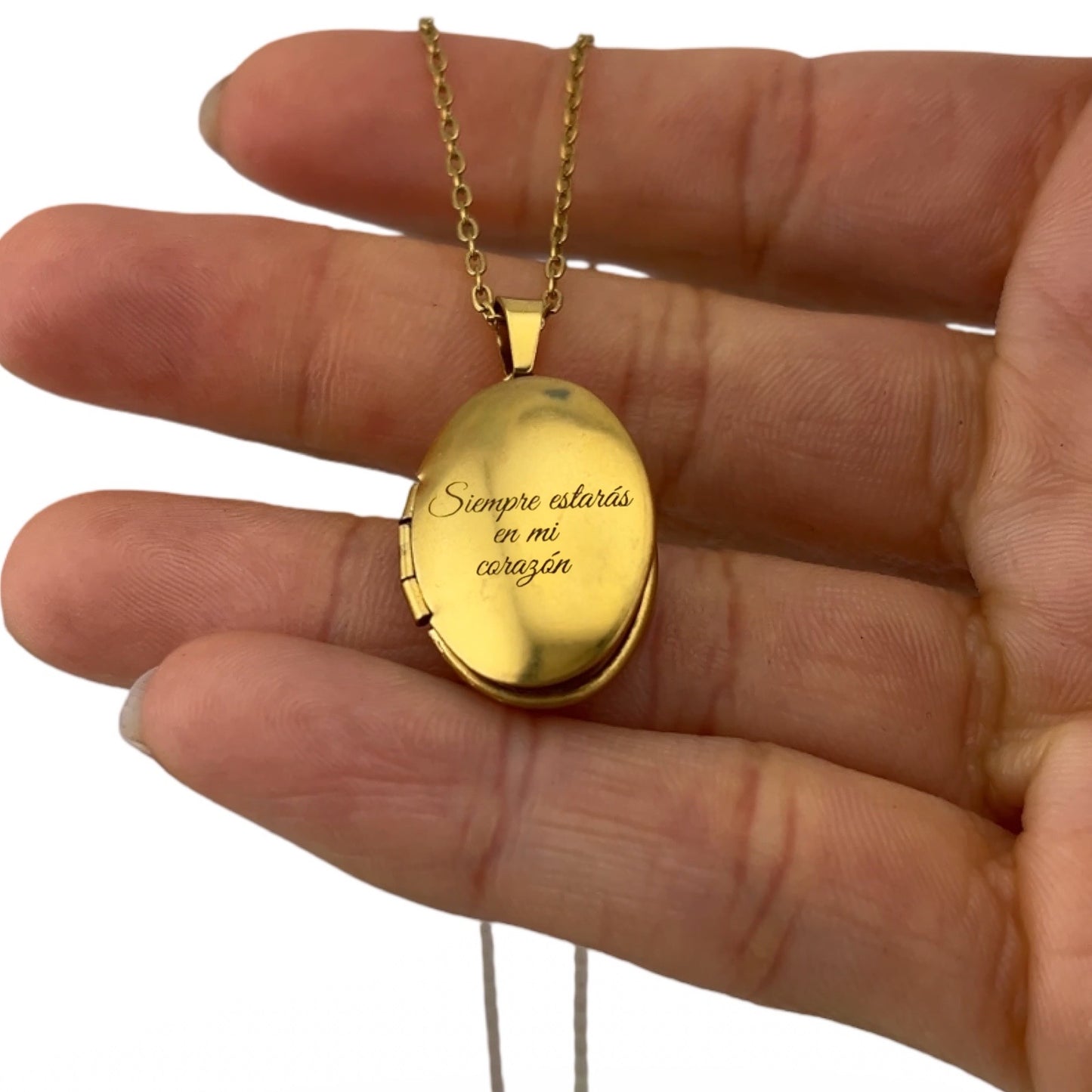 Collar relicario ovalado