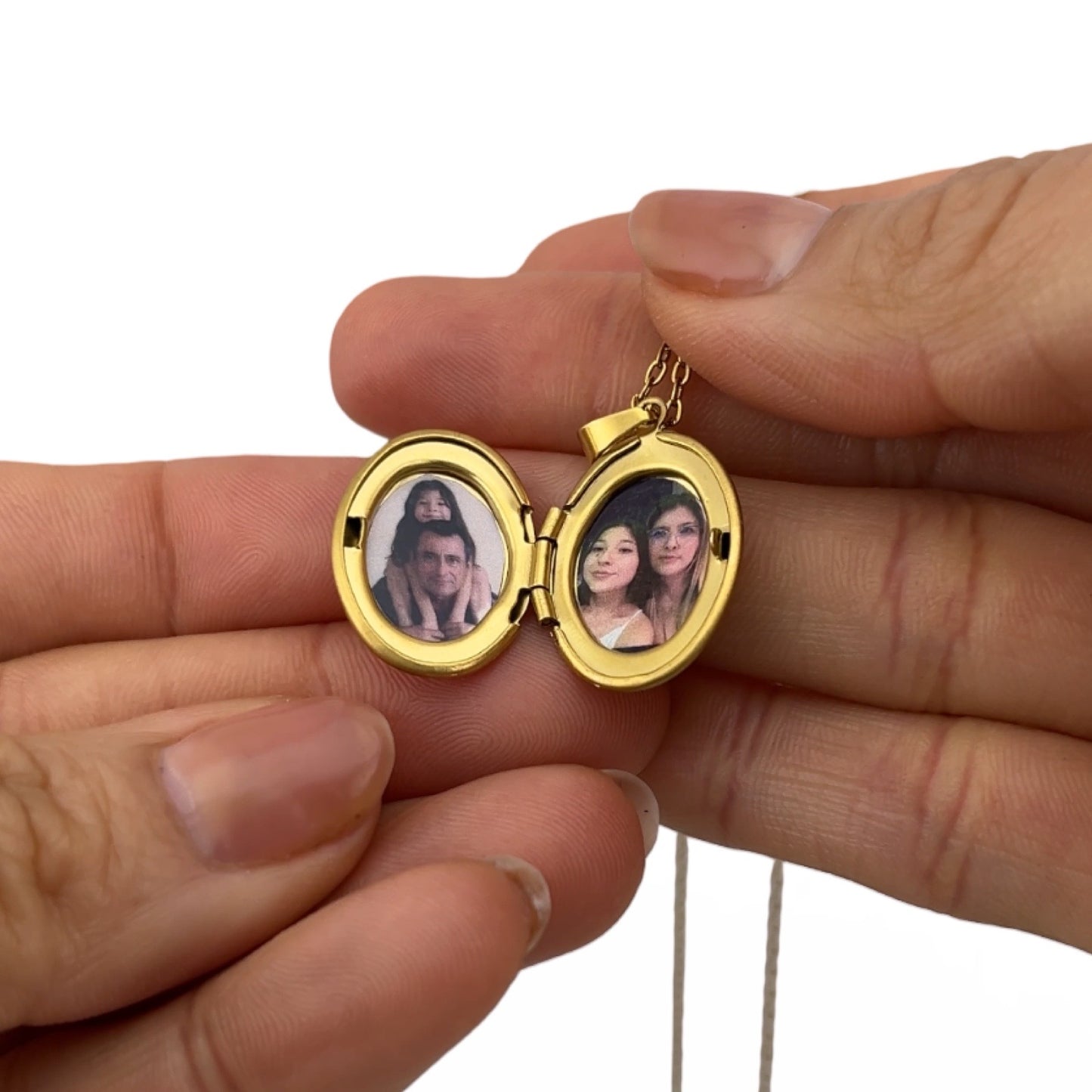 Collar relicario ovalado