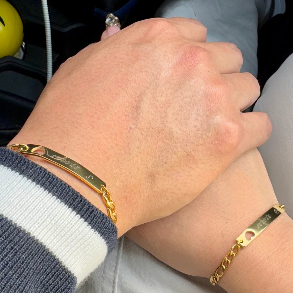 Pulseras de pareja con corazón perforado
