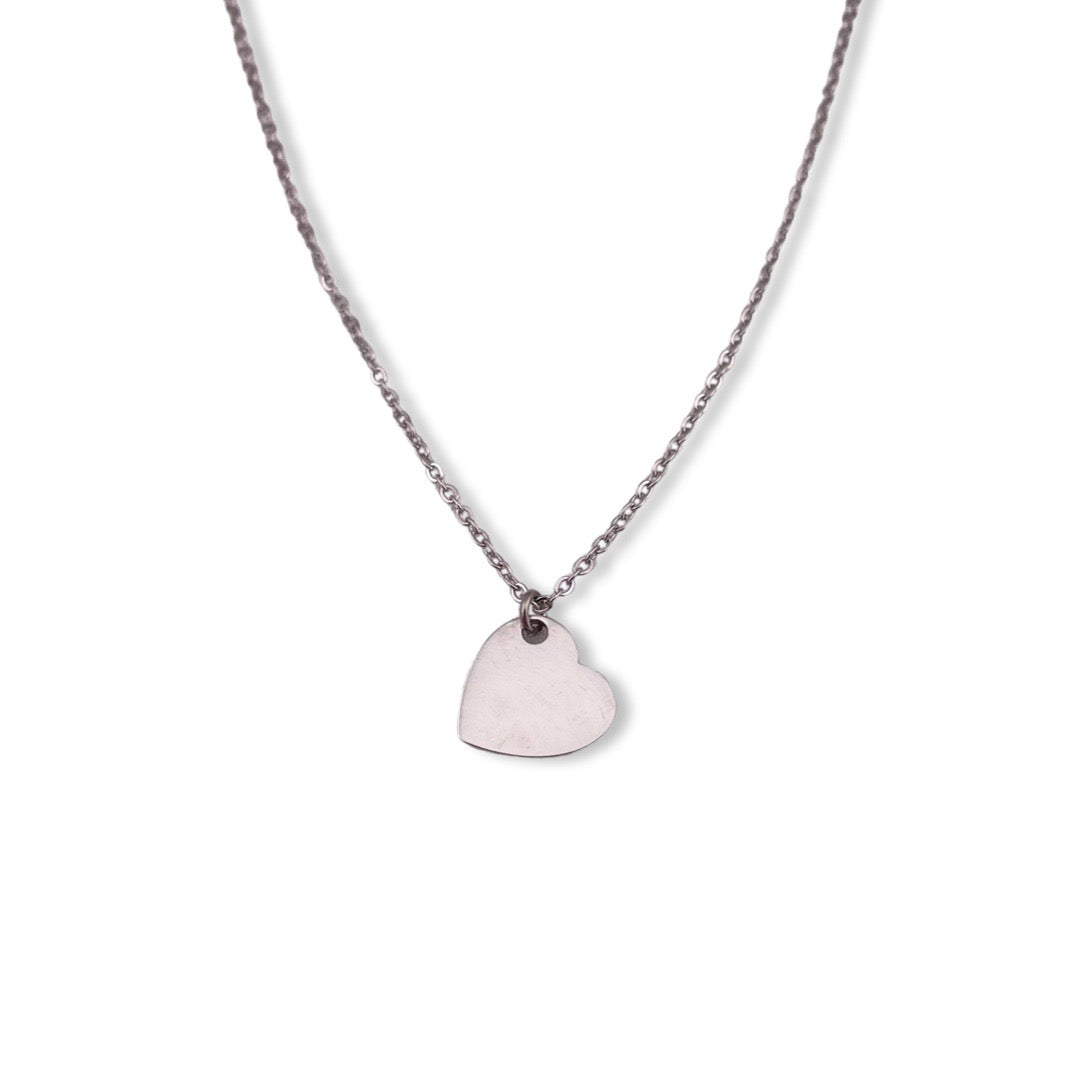 Collar de corazón plateado