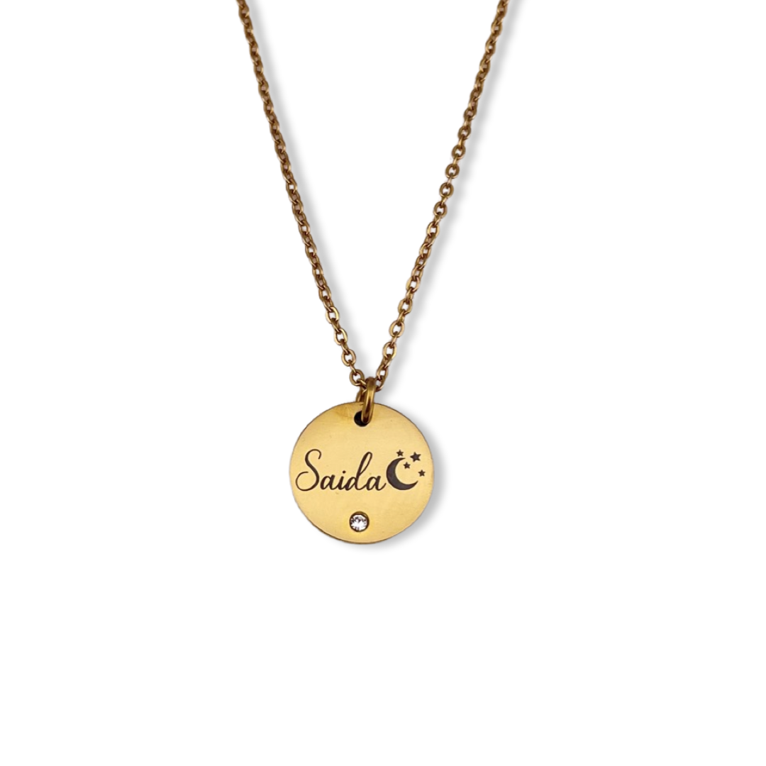 Collar delicado con brillante y nombre