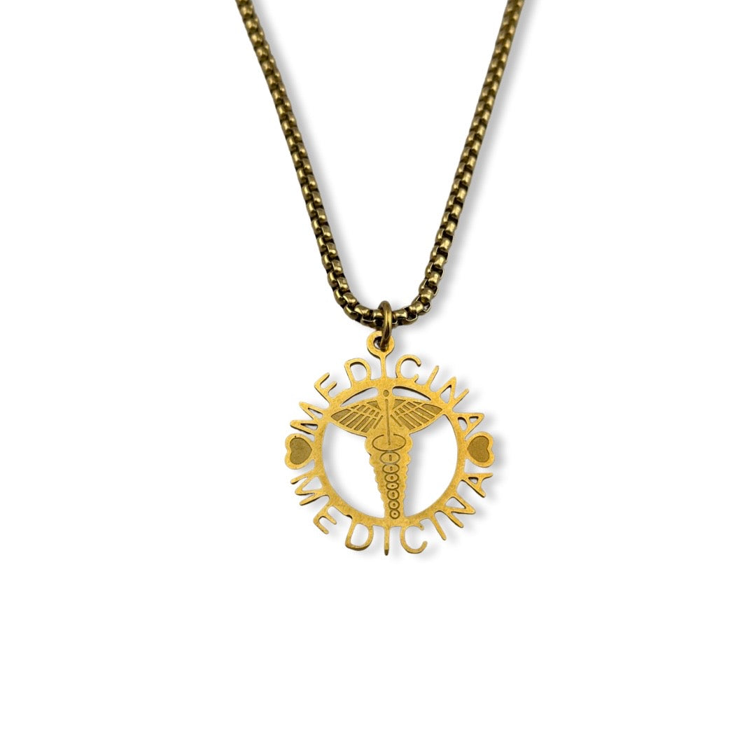 Collar de hombre con dije de medicina