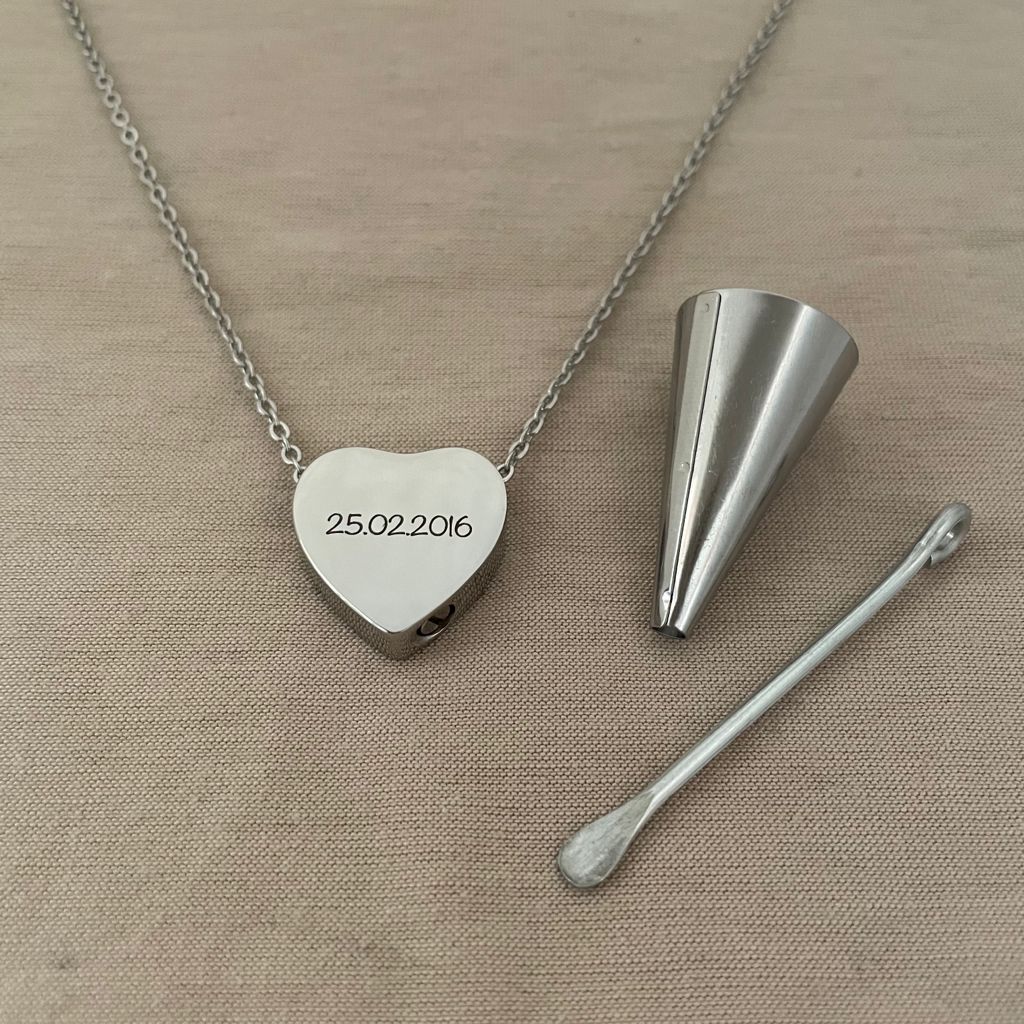 Collar de urna de corazón