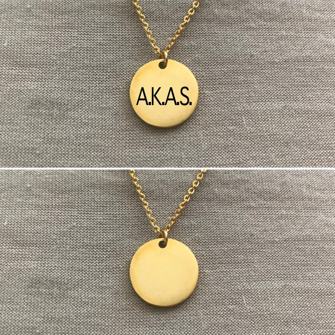 Collar de abogada con tus iniciales