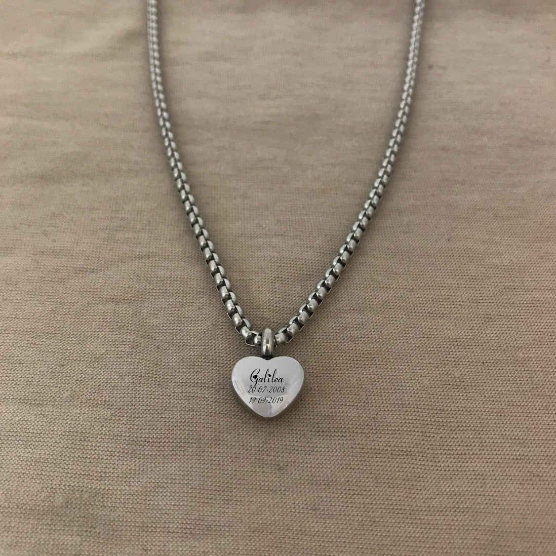 Collar de urna de corazón mini