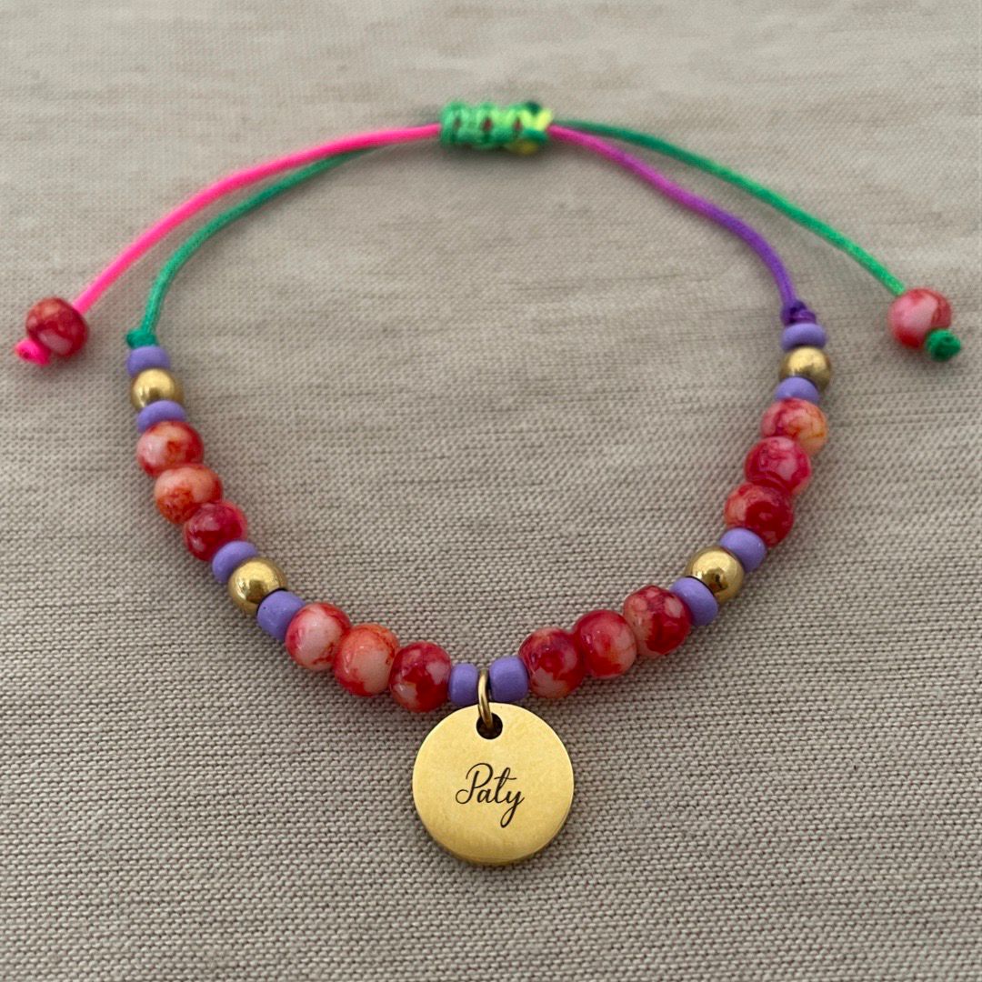 Pulsera delicada multicolor con dije