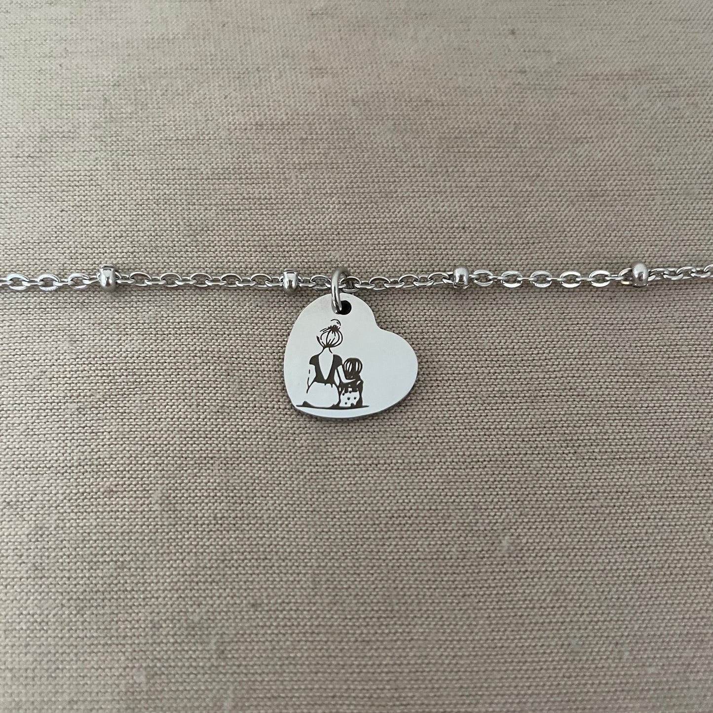 Pulsera personalizada de corazón: mamá e hija y nombre con cadena B