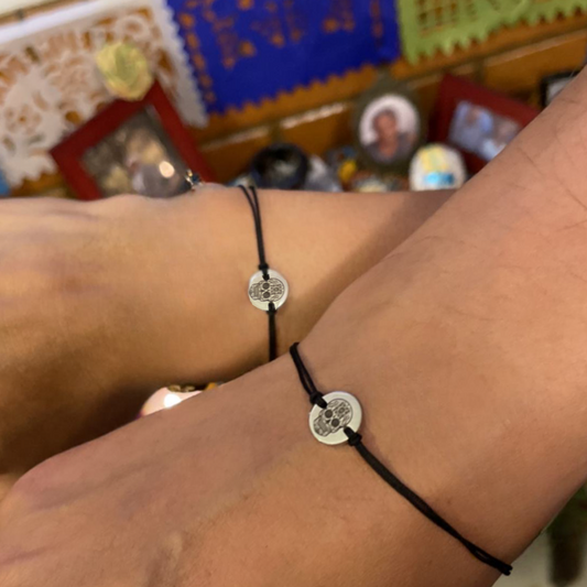 Pulseras de parejas de calavera con fecha e iniciales