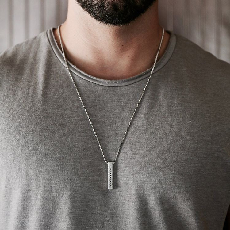 Collar de hombre de barra personalizado con nombres
