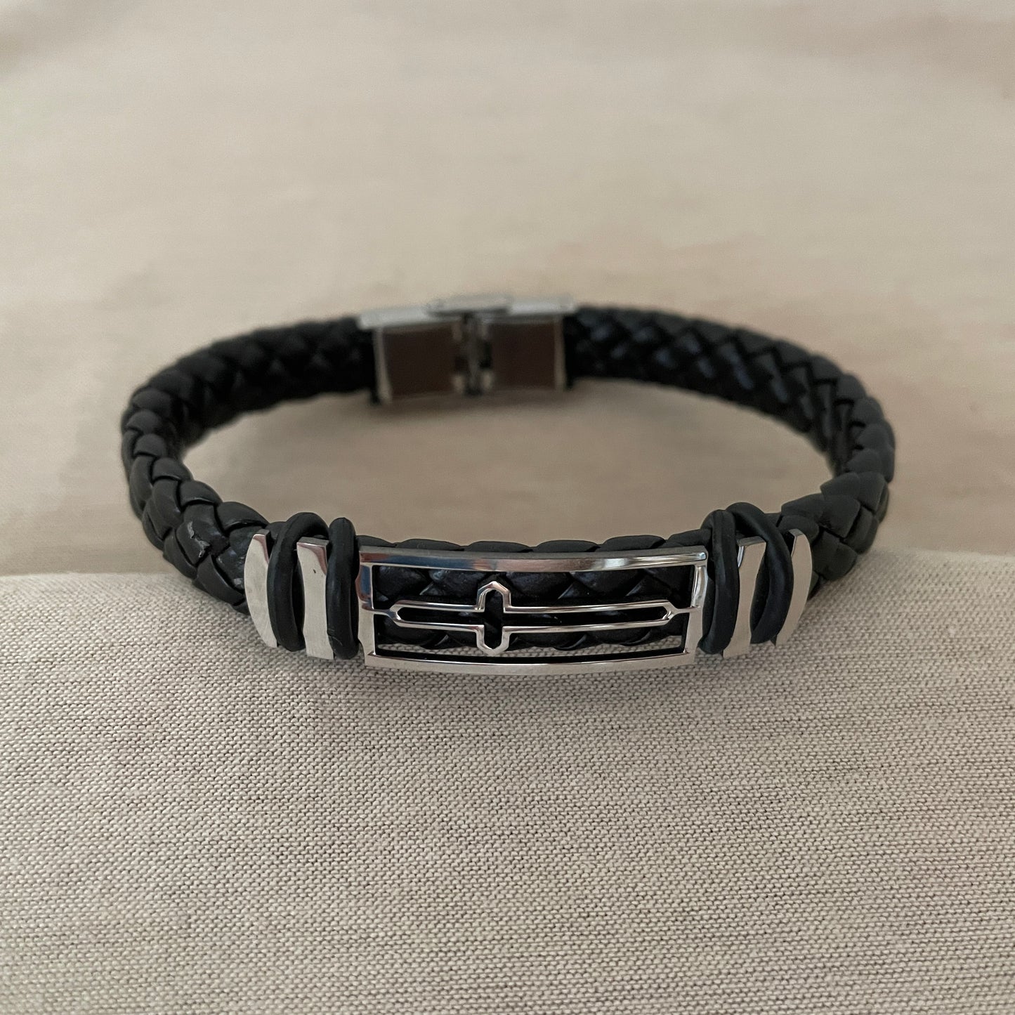Pulsera trenzada cruz