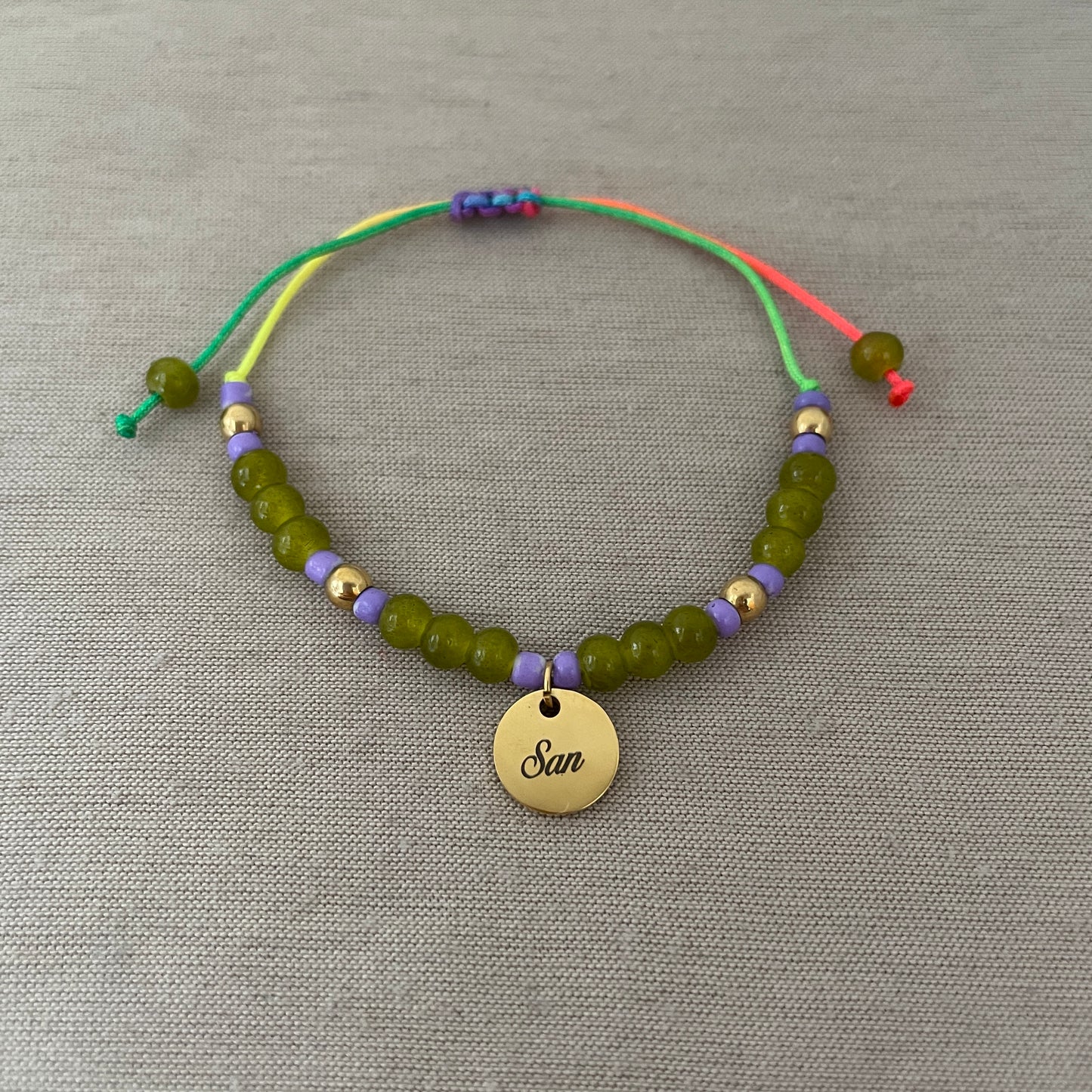 Pulsera delicada multicolor