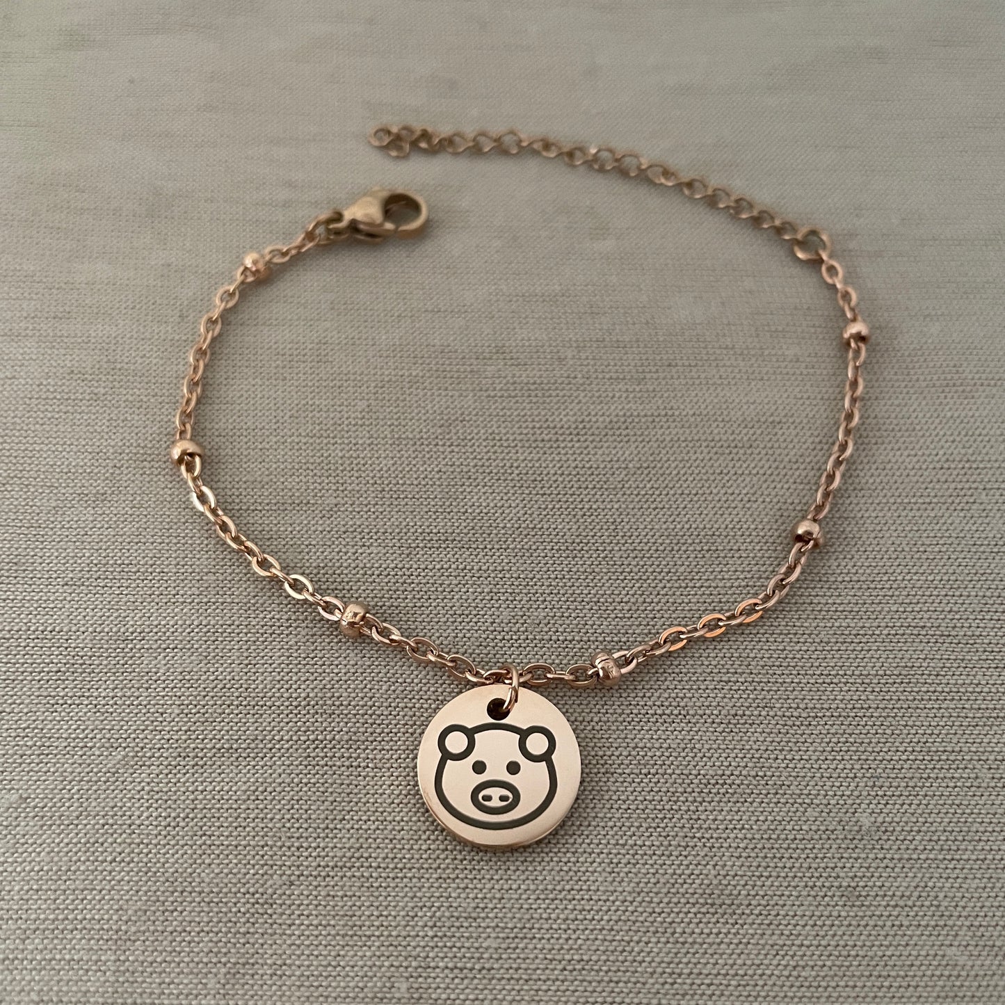 Pulsera unisex con dije de puerquito