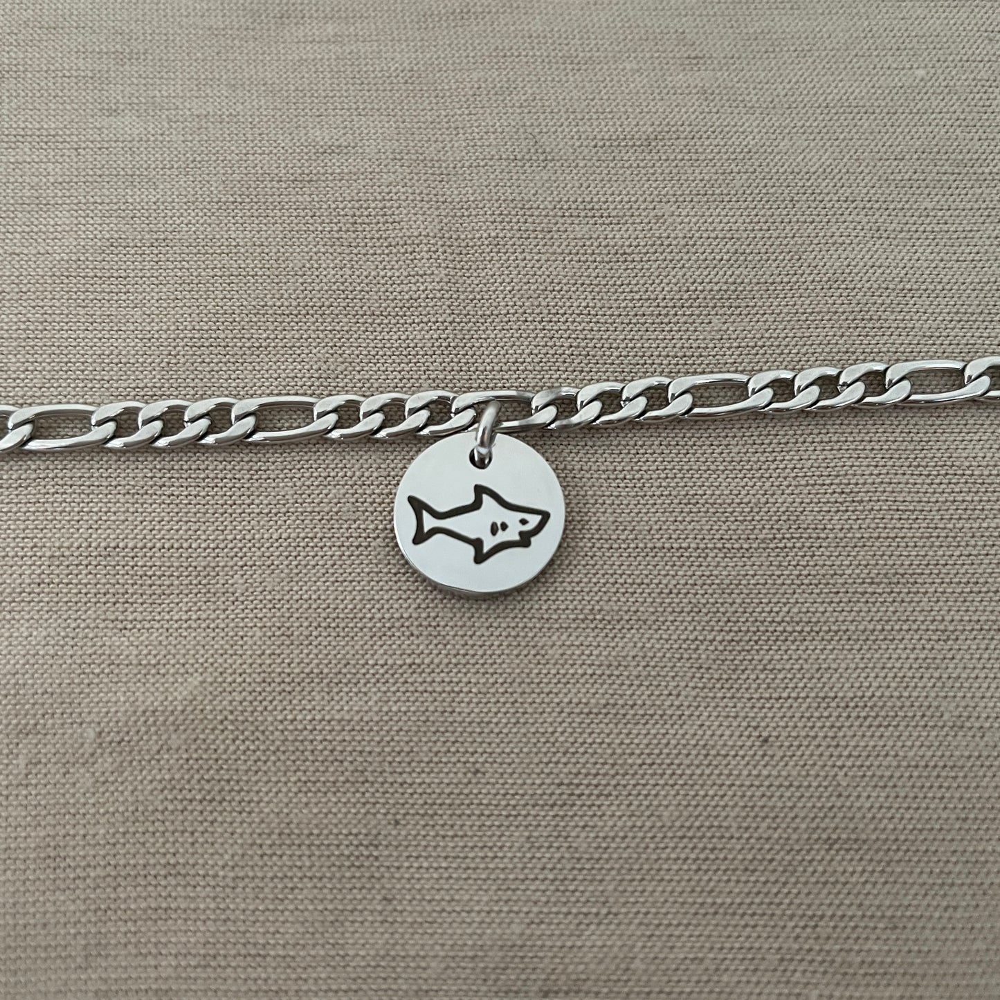 Pulsera unisex con dije de tiburón