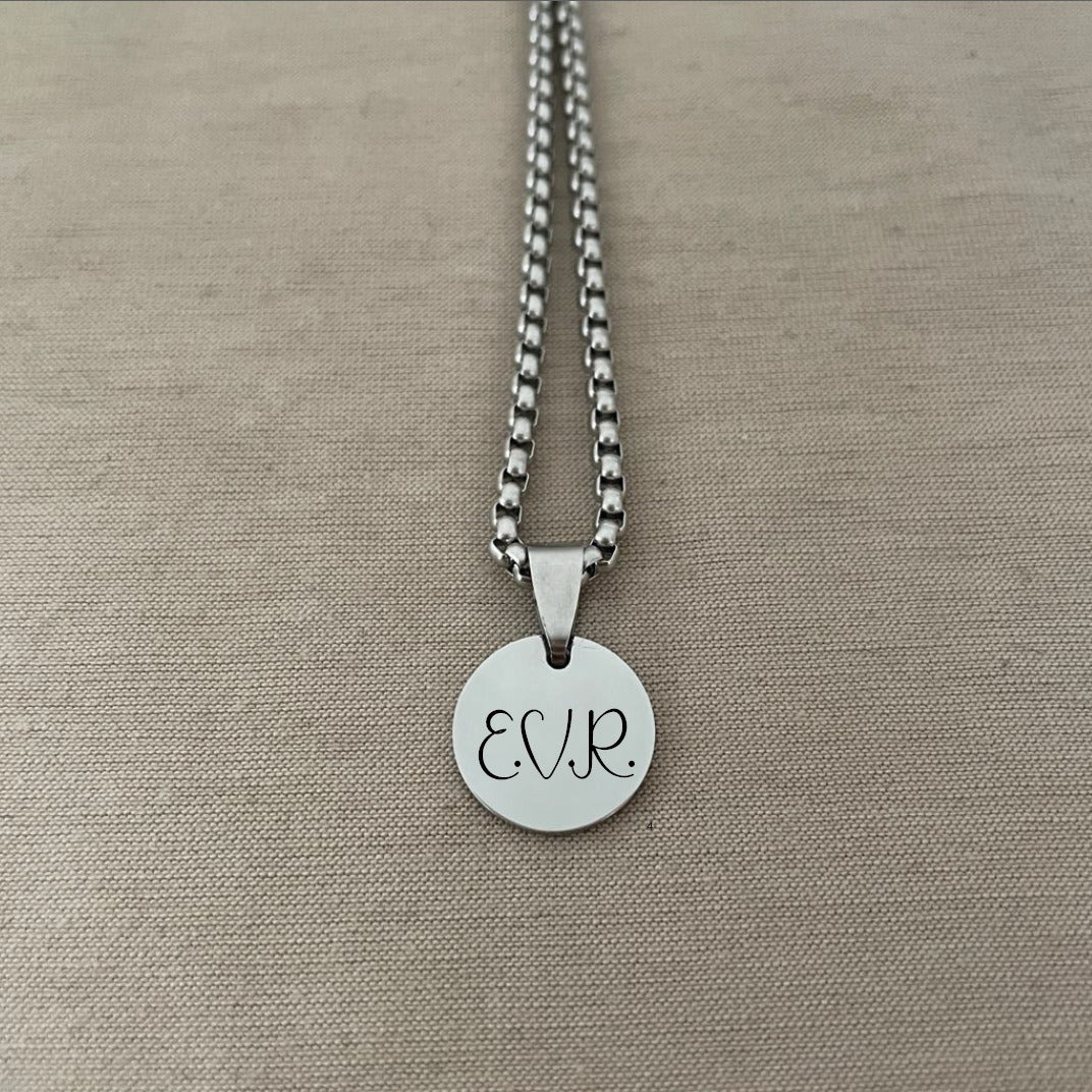 Collar de abogado con tus iniciales