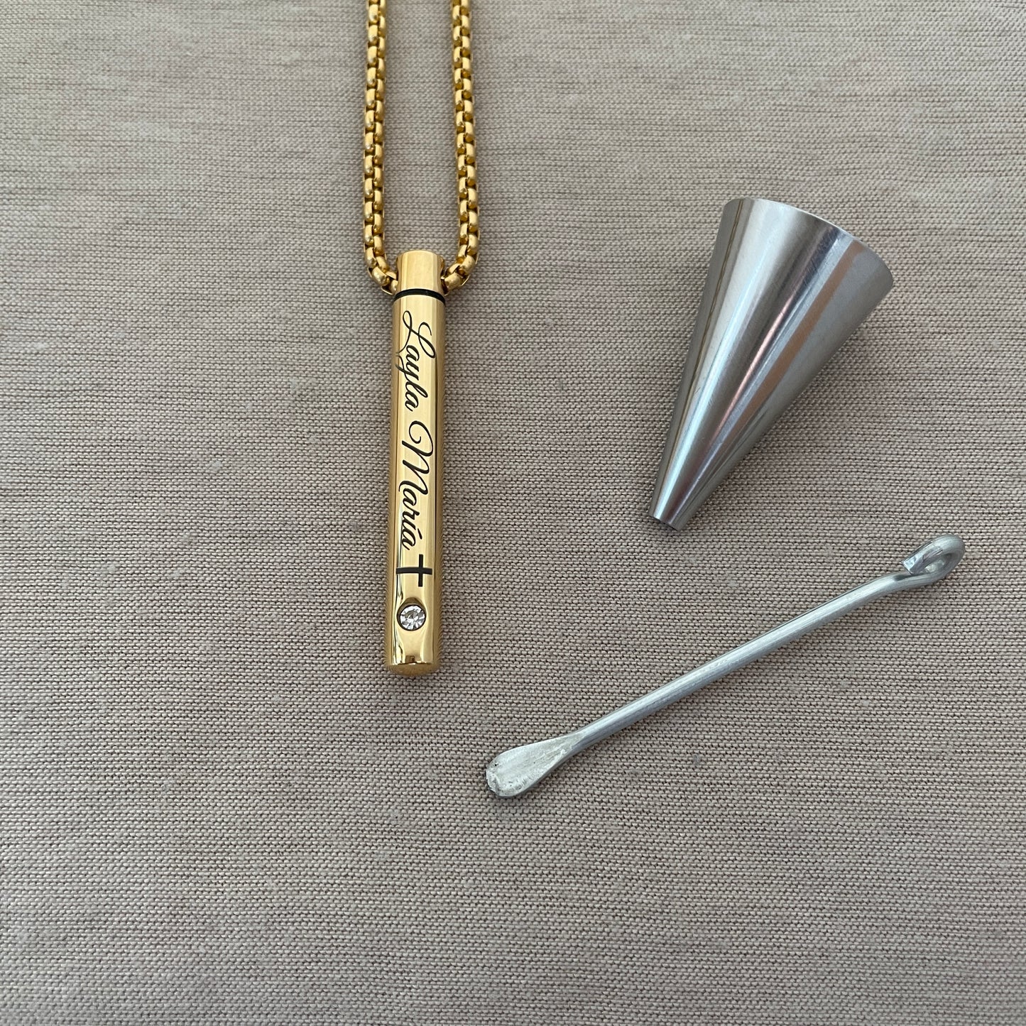 Collar de urna de tubo con brillante