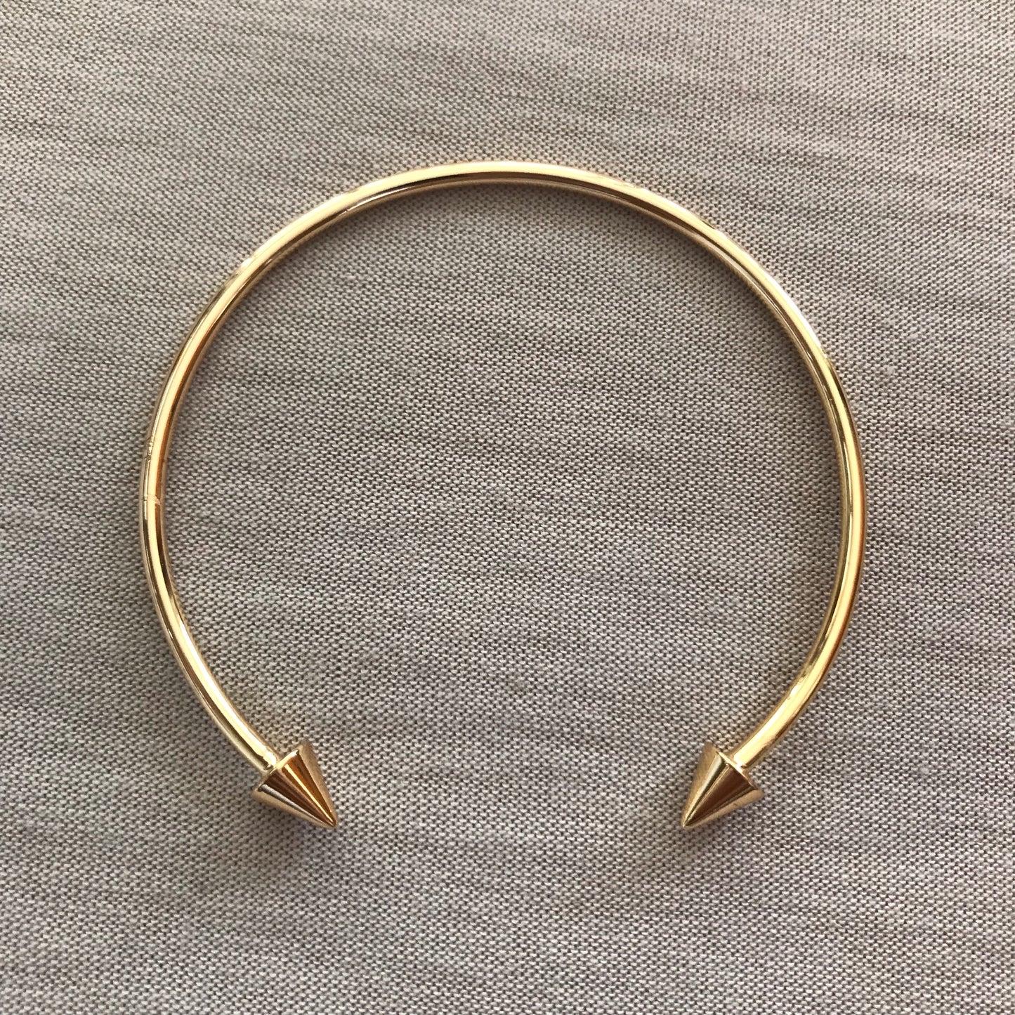 Brazalete rígido puntas