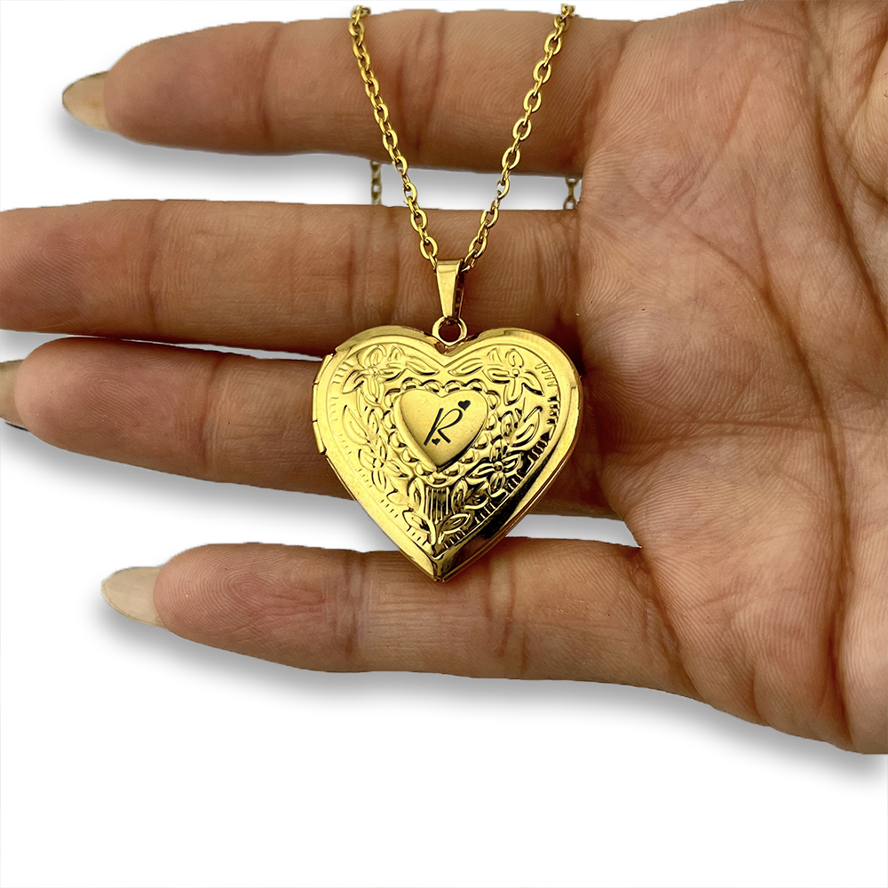 Collar relicario corazón inicial