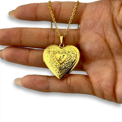 Collar relicario corazón inicial