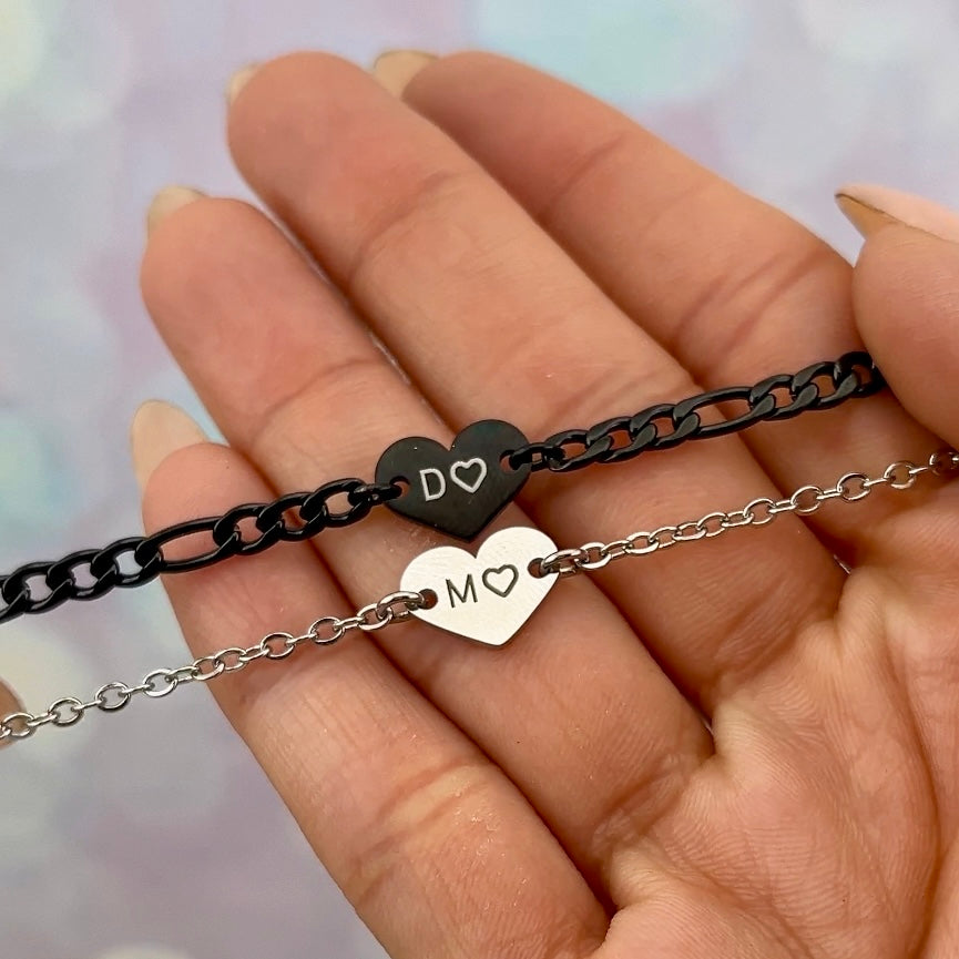 Pulseras de pareja con dije corazón plano