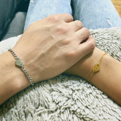 Pulseras de pareja con dije corazón plano