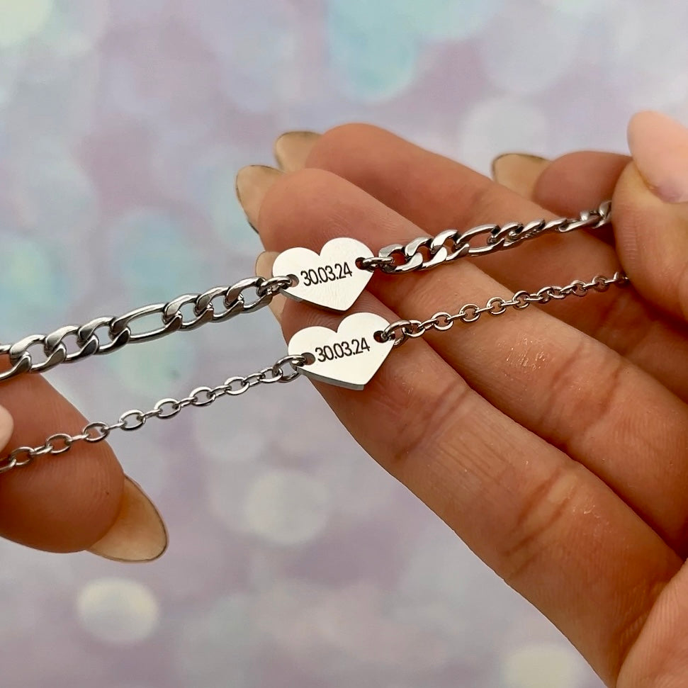 Pulseras de pareja con dije corazón plano