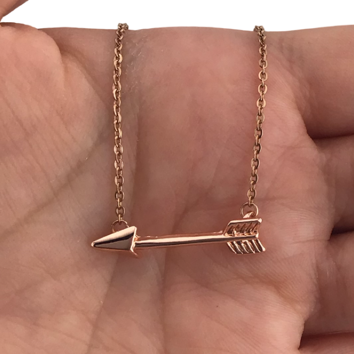 Collares delicados de flechas