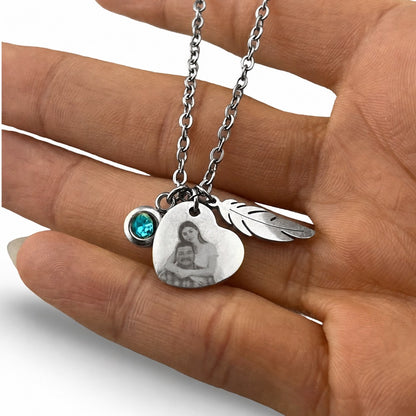 Collar de foto con zirconia y pluma