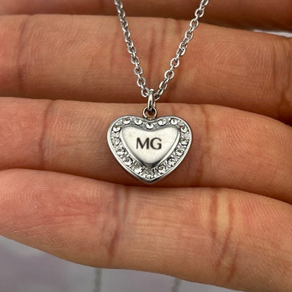 Collar delicado corazón con zirconias personalizado
