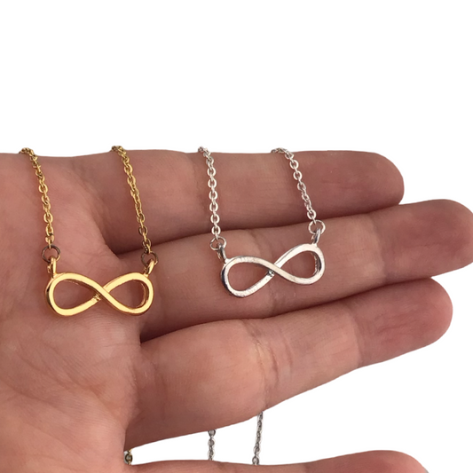 Collar delicado de infinito