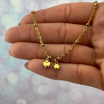 Pulsera delicada de acero inoxidable con corazoncitos