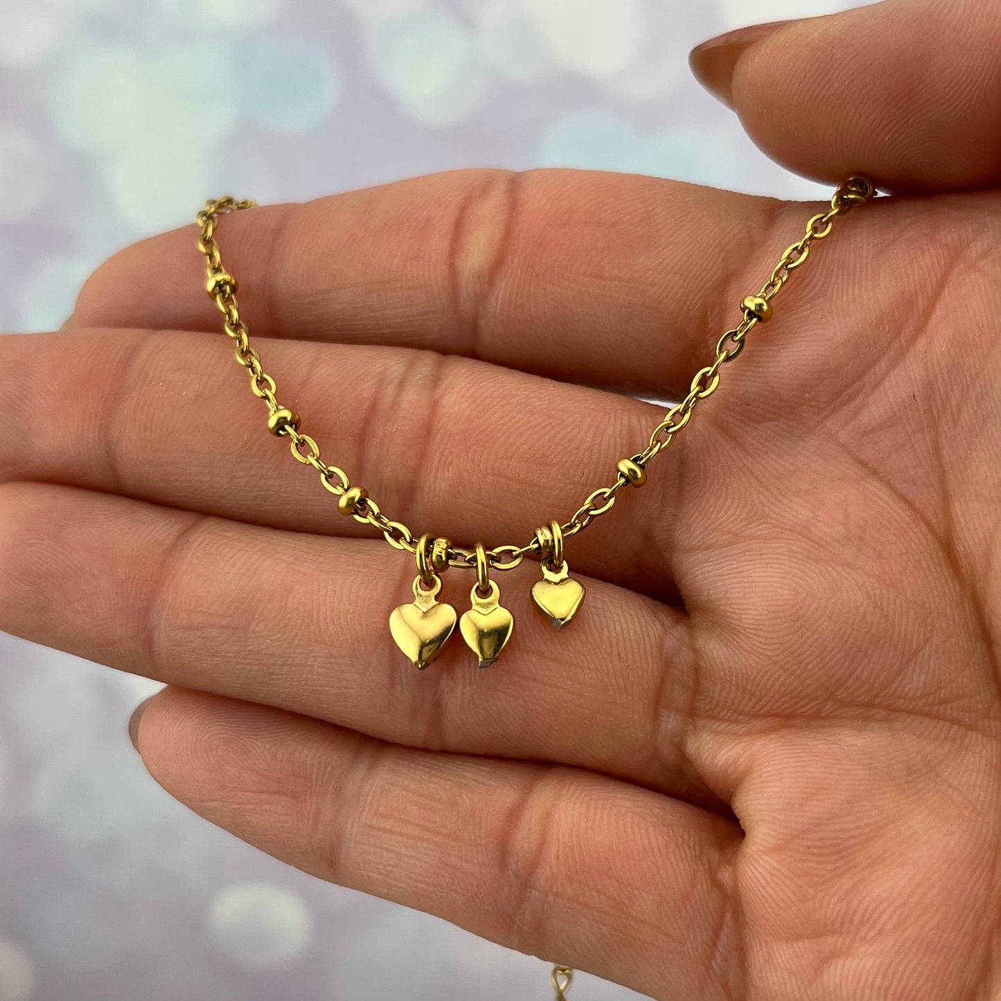 Pulsera delicada de acero inoxidable con corazoncitos