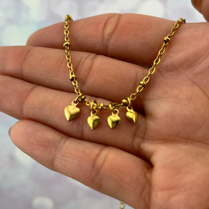 Pulsera delicada de acero inoxidable con corazoncitos