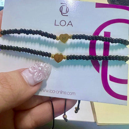 Pulseras de parejas de Shakira con dije corazón grabado inicial