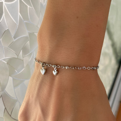 Pulsera delicada de acero inoxidable con corazoncitos