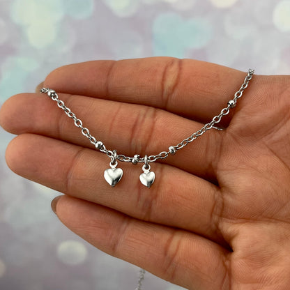 Pulsera delicada de acero inoxidable con corazoncitos