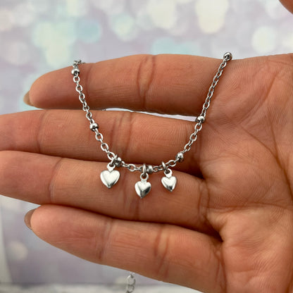 Pulsera delicada de acero inoxidable con corazoncitos