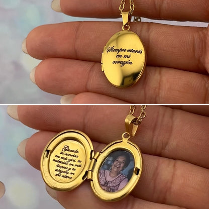 Collar relicario ovalado