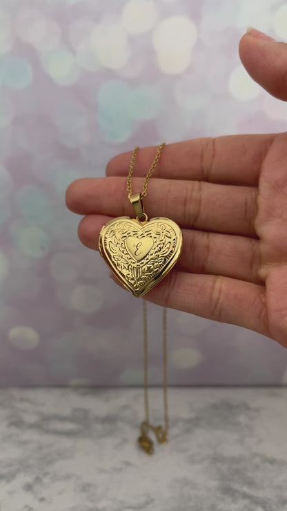 Collar relicario corazón inicial