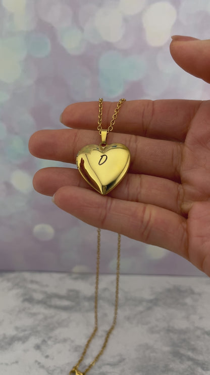 Collar relicario corazón