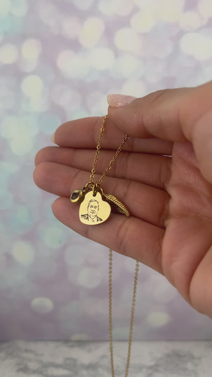 Collar de foto con zirconia y pluma