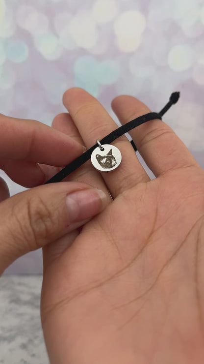 Pulsera de gamuza con dije