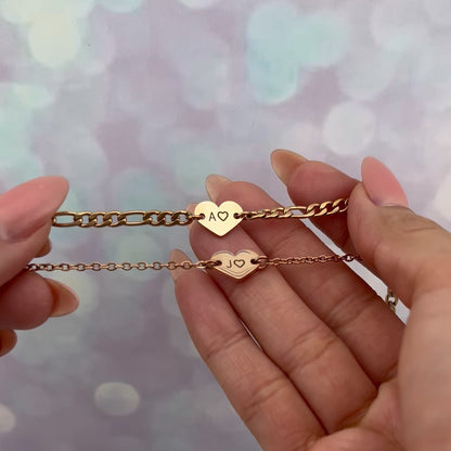 Pulseras de pareja con dije corazón plano