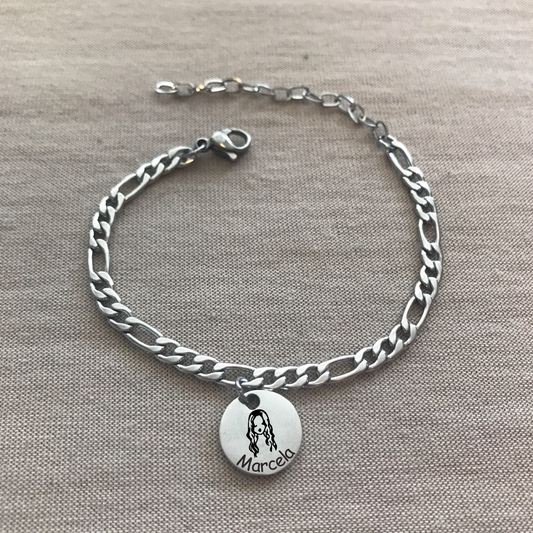 Pulsera de circulo con grabado de LOAmoji y nombre