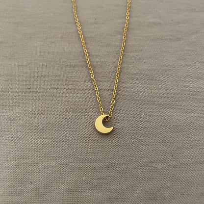 Collares delicados de Luna y estrellas